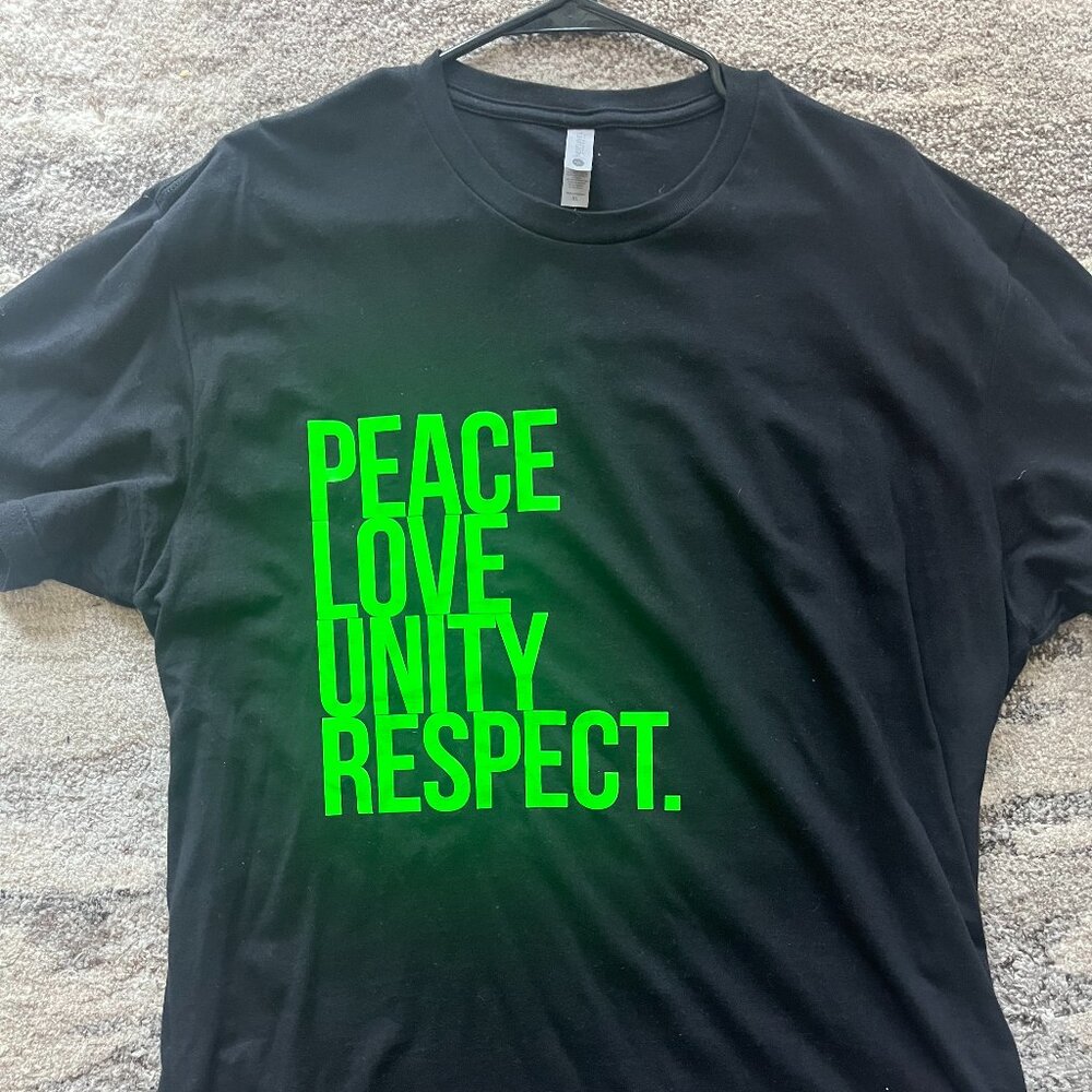 PLUR Tshirt, Lightweight and comfortable. Like New